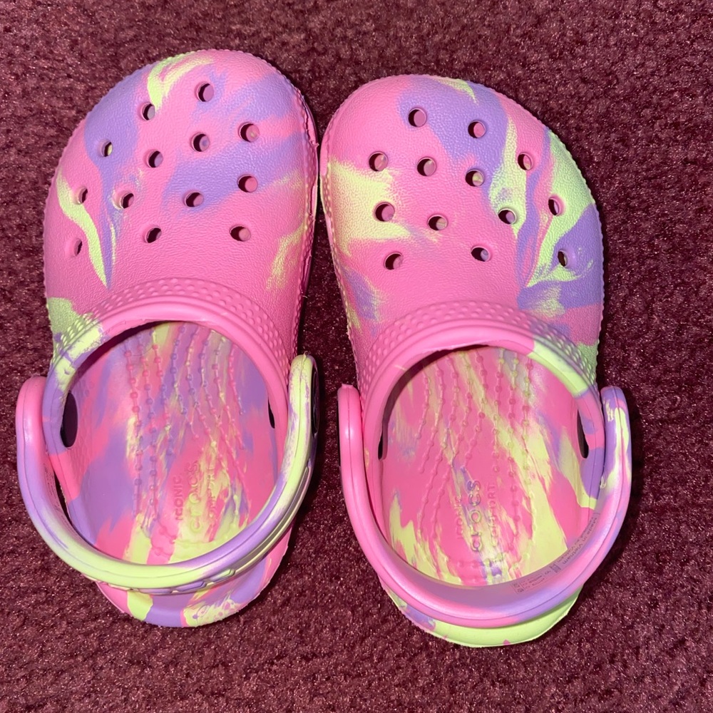 Girls crocs
